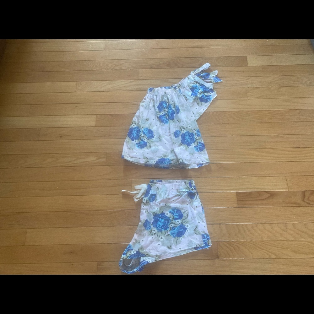 Short set - Picture 3 of 3